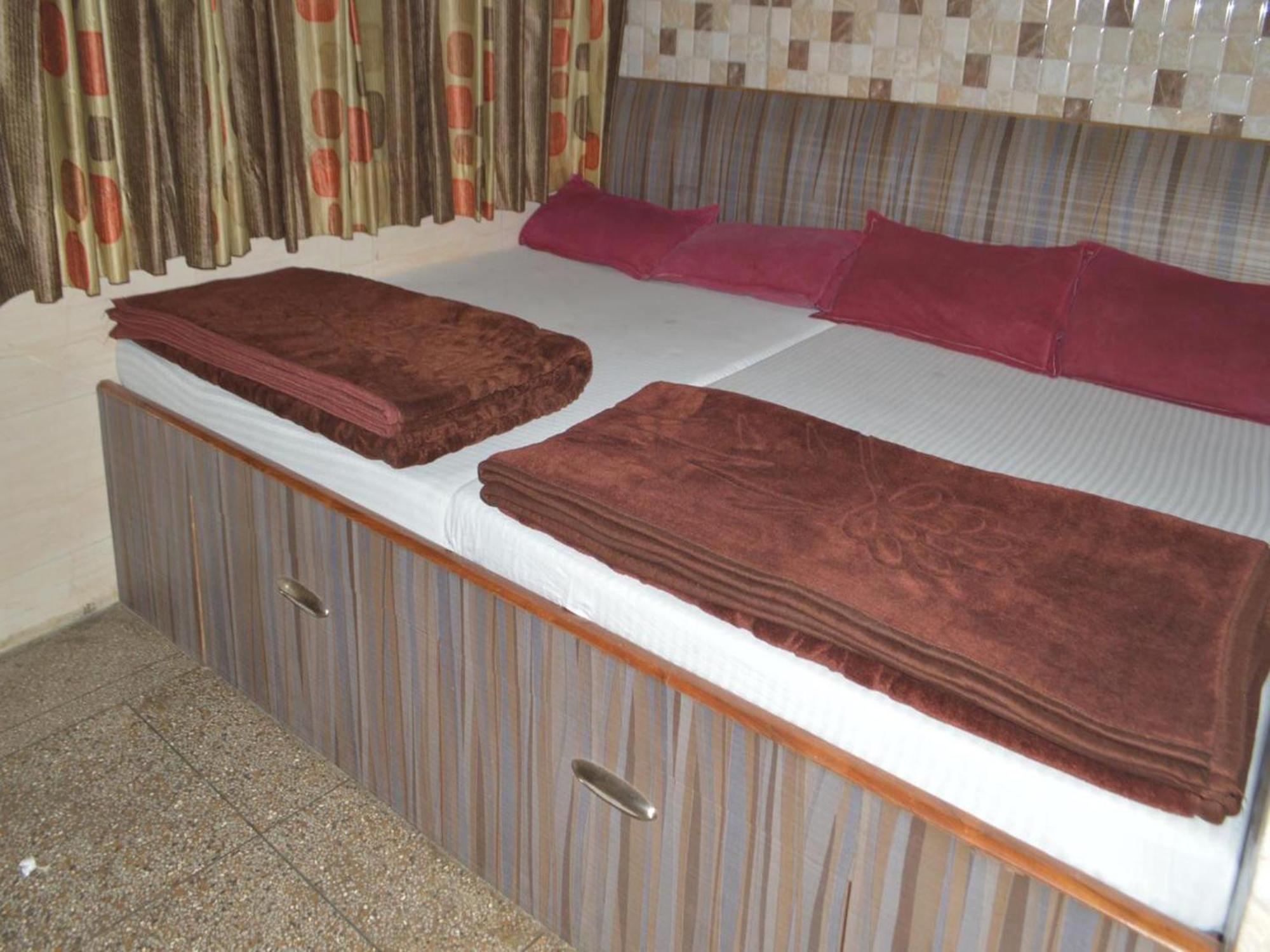 Ajanta Hotel 100 Mtrs Railway Station & 400 Mtrs Dargah Аджмер Экстерьер фото